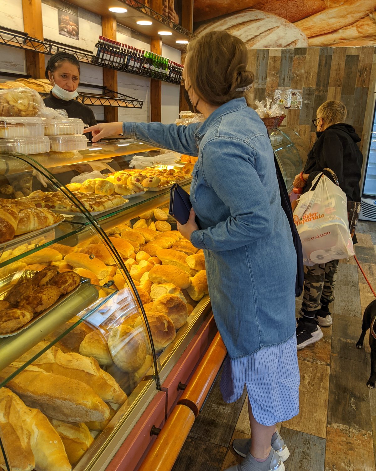 A pastry counter in southern Italy — cover of the free Saturno guide